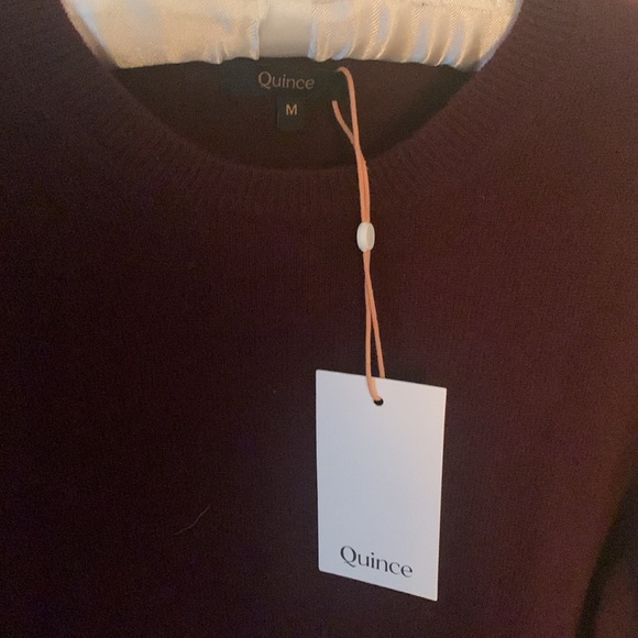 Quince burgundy cashmere sweater . - Picture 2 of 3